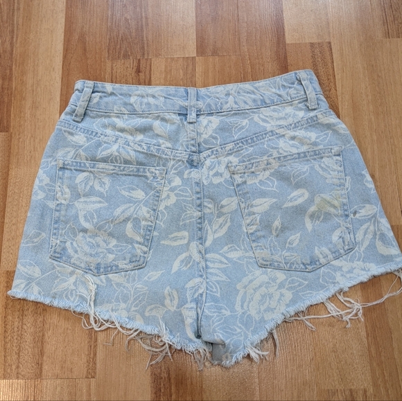 High Waist Bleach Floral Jean Shorts - Picture 4 of 5